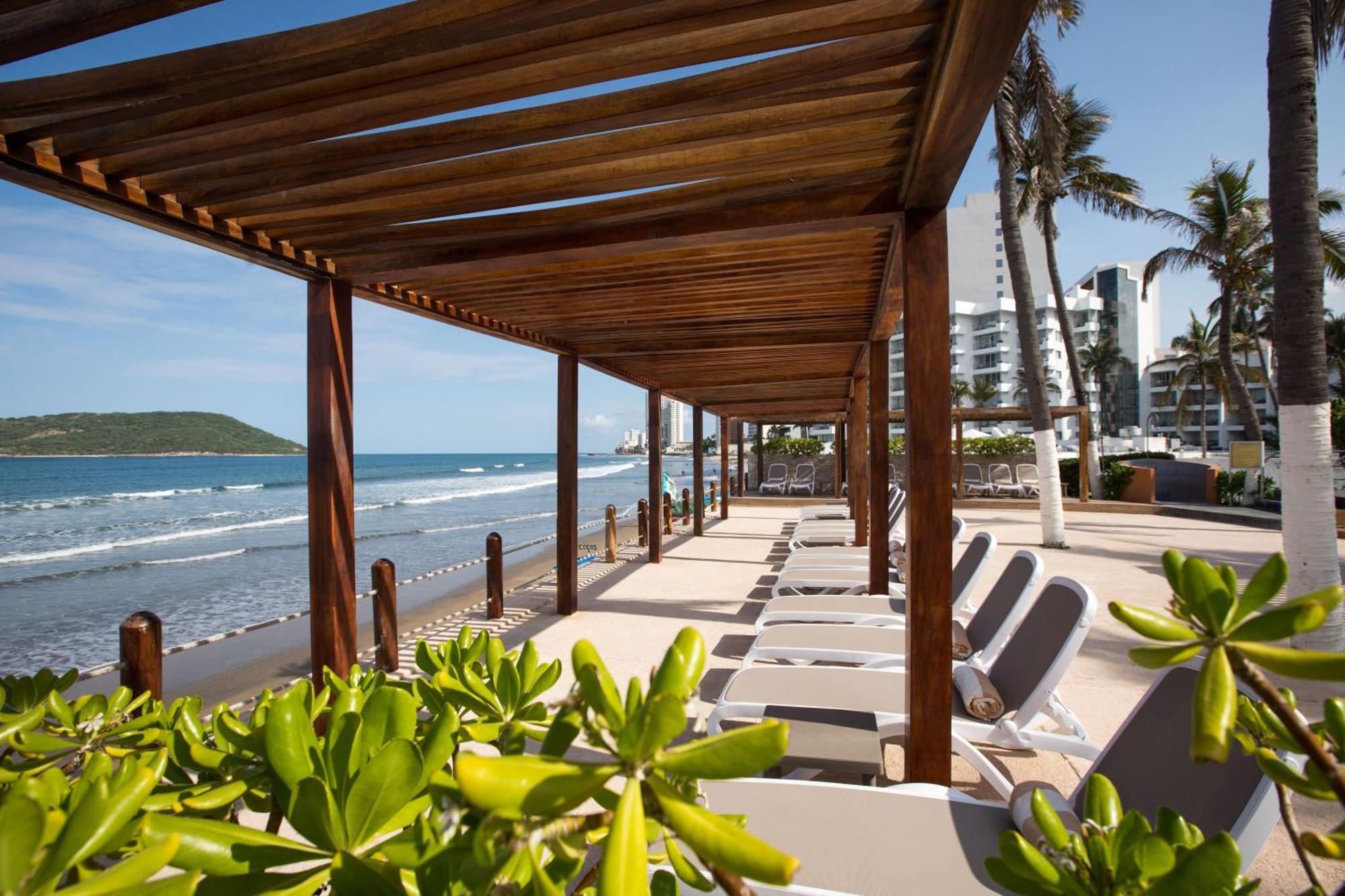 Costa De Oro Beach Hotel Масатлан Экстерьер фото